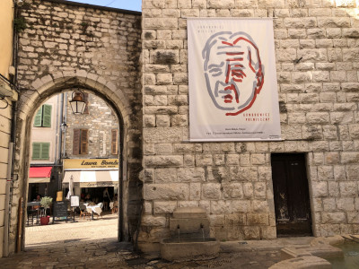 ‹‹ GOMBROWICZ SEMI – ÉTERNEL ›› EXPOSITION SUR LES MURS DE LA VIEILLE VILLE